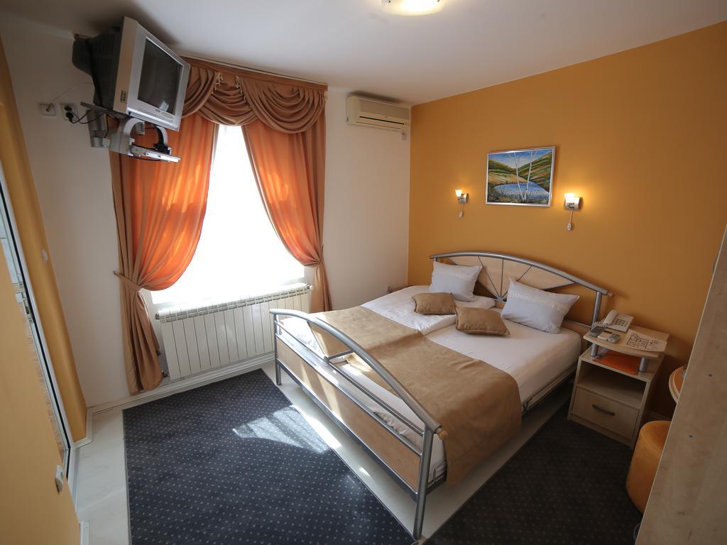 Hotel Ženeva Kragujevac Pokoj fotografie