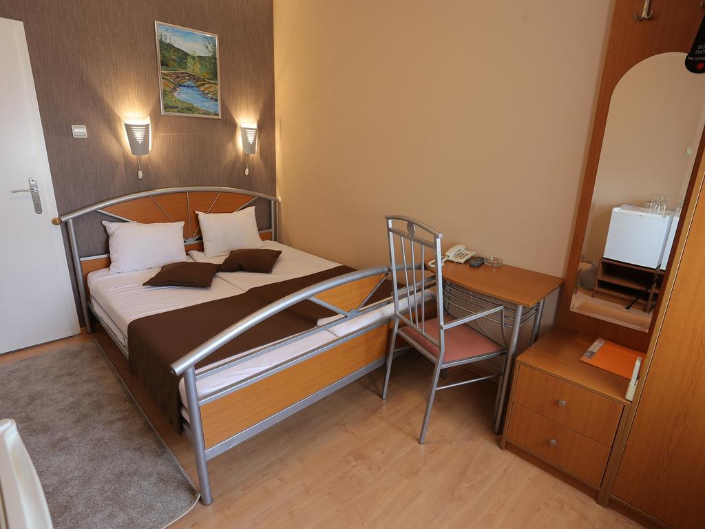 Hotel Ženeva Kragujevac Exteriér fotografie