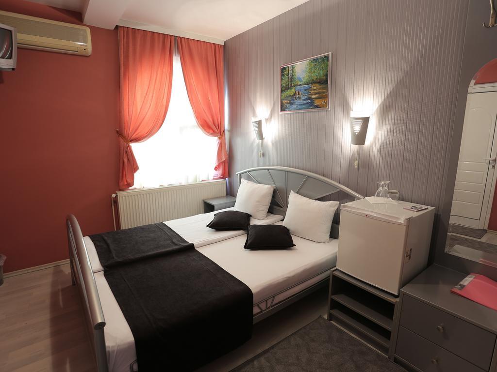 Hotel Ženeva Kragujevac Exteriér fotografie